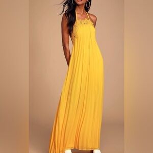 ⭐️NWT Lulus Encinitas Pleated Golden Lace Maxi⭐️